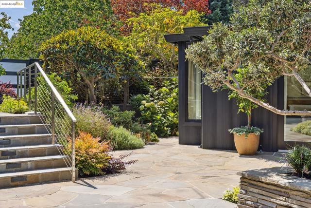 7 Requa Place, Piedmont CA: https://media.crmls.org/mediaz/1c86517d-f79e-4b53-ac79-cc464644b76d.jpg