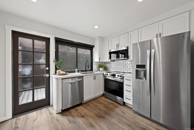 2282 Caminito Pescado, San Diego CA: https://media.crmls.org/mediaz/1c868834-e625-4a73-9ca7-ae6234cf0ac3.jpg