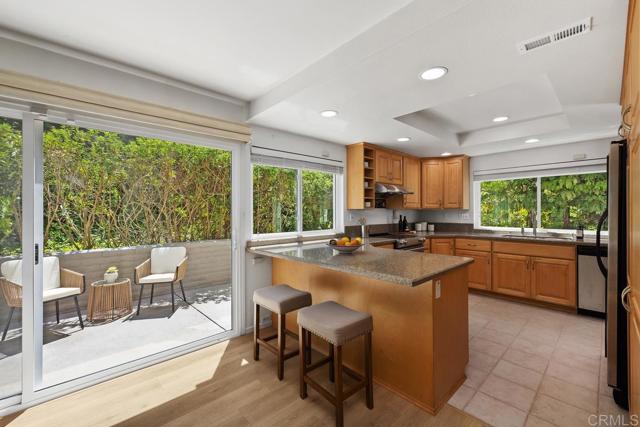 2294 Caminito Castillo, La Jolla CA: https://media.crmls.org/mediaz/1c8713fe-a257-455b-8fc1-99dbdba321c7.jpg