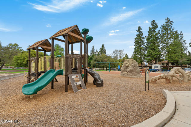 2414 Pleasant Way, Thousand Oaks CA: https://media.crmls.org/mediaz/1c8728db-6ae4-4eed-a012-8af7ef0e5cf9.jpg
