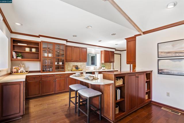 372 El Divisadero Ave, Walnut Creek CA: https://media.crmls.org/mediaz/1c8773ad-2346-4ca2-8852-16f80faa2834.jpg