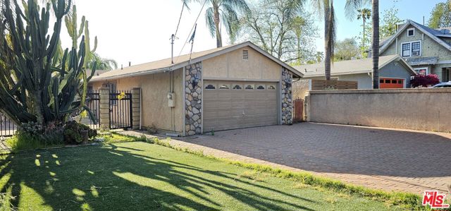 1393 N Navarro Avenue, Pasadena CA: https://media.crmls.org/mediaz/1c877446-9432-4fda-927e-7f8852dba38f.jpg