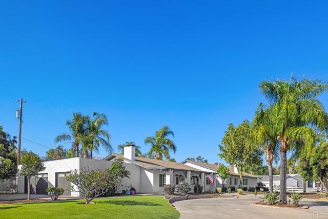 Detail Gallery Image 2 of 40 For 9739 Carta Ln, El Cajon,  CA 92021 - 5 Beds | 4 Baths