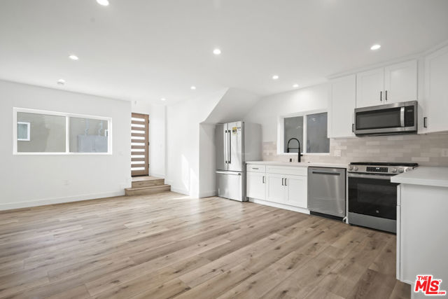 2808 S Cloverdale Avenue, Los Angeles CA: https://media.crmls.org/mediaz/1c8804a1-2182-42e1-827c-6592c4cb7396.jpg
