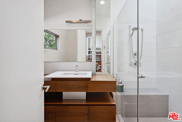 16145 High Valley Place, Encino CA: https://media.crmls.org/mediaz/1c88106b-0f03-4a1c-affc-af8be3f2257d.jpg