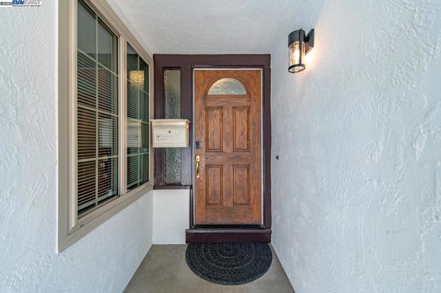 1059 Lakehurst Rd, Livermore CA: https://media.crmls.org/mediaz/1c88b353-dc7f-4ec7-99ea-328542e7ded1.jpg