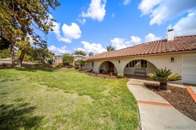 1654 Palomino Ln, Escondido CA: https://media.crmls.org/mediaz/1c892adc-6c56-46cc-b237-0859544ff531.jpg