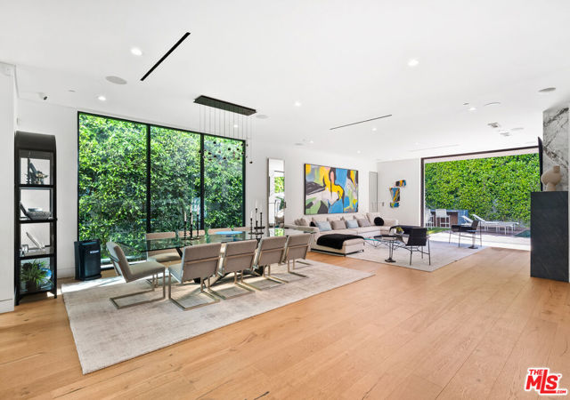849 N Spaulding Avenue, Los Angeles CA: https://media.crmls.org/mediaz/1c8988d3-0f60-4602-9545-fc12d0b33b67.jpg