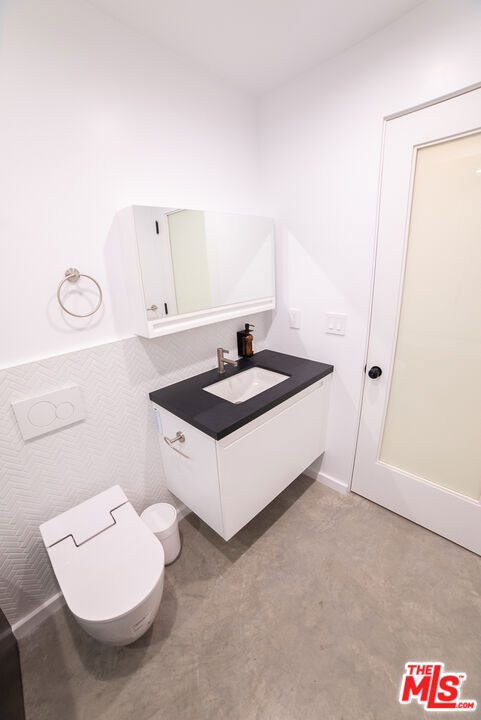 14 Brooks Avenue, Venice CA: https://media.crmls.org/mediaz/1c8ab3f2-2c77-4925-928a-dcf7d35d32a2.jpg