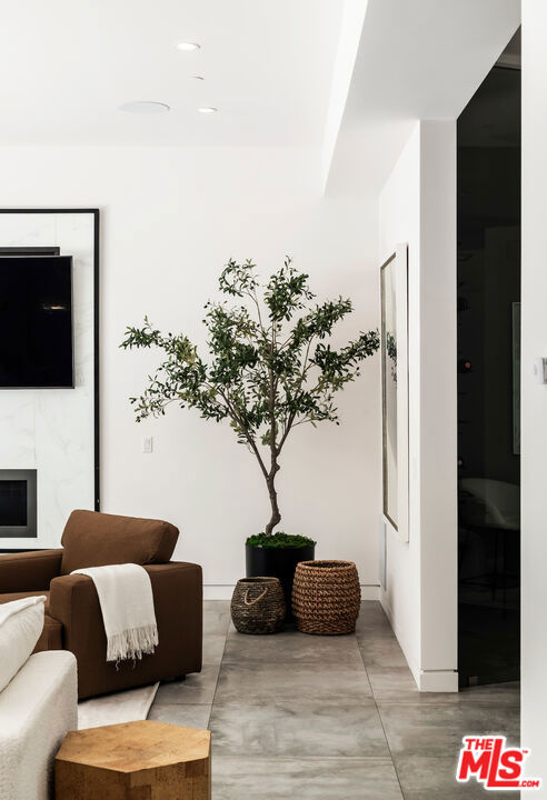 833 N Cherokee Avenue, Los Angeles CA: https://media.crmls.org/mediaz/1c8ac352-01d5-4ec9-b62d-814f7bb0d1c7.jpg