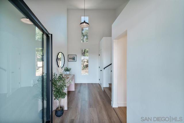 2927 Lawrence Ln, Escondido CA: https://media.crmls.org/mediaz/1c8b1d4b-10a4-4d95-a91a-77de6db61e12.jpg