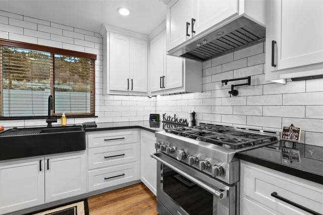 47145 Skyview Drive, Big Bear CA: https://media.crmls.org/mediaz/1c8bf296-bb45-40a7-92e9-37c9ca4e6265.jpg