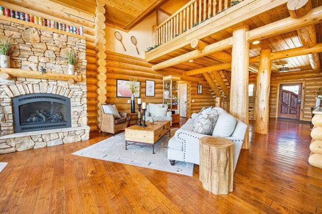 2081 Ponderosa Way, Murphys CA: https://media.crmls.org/mediaz/1c8d824a-855c-473f-9a5e-e6f8c9aec09d.jpg