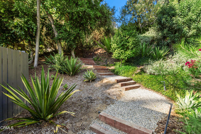 1240 Chateau Road, Pasadena CA: https://media.crmls.org/mediaz/1c8d9ebc-b8d0-41a1-976c-fe55796d9706.jpg