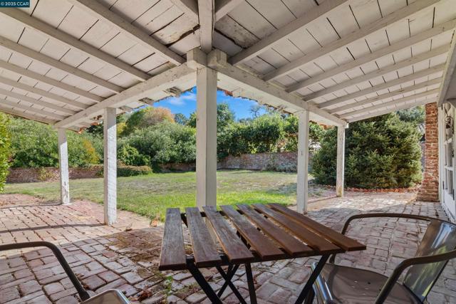 2339 Tice Valley Blvd, Walnut Creek CA: https://media.crmls.org/mediaz/1c8dc254-c73b-400a-a64f-04f3577867b4.jpg