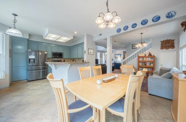 21028 Country Park Road, Salinas CA: https://media.crmls.org/mediaz/1c8e0cbe-dbc5-43a3-8f29-43cd66aa04ea.jpg