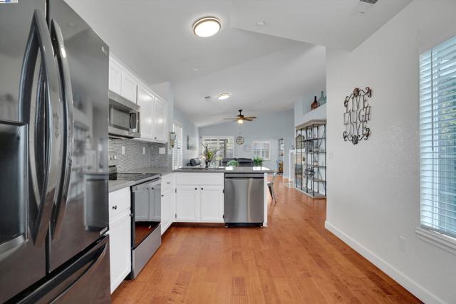 631 Splitrail Ct, Livermore CA: https://media.crmls.org/mediaz/1c8eb2f6-7ed6-45b7-a4a4-cd2528e2d240.jpg