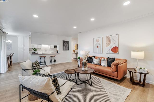 825 Oak Grove Rd, Concord CA: https://media.crmls.org/mediaz/1c8eed26-a1da-4394-b452-8dbe3d9aca14.jpg