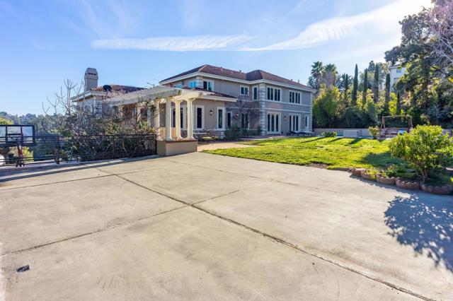 2496 Butternut Drive, Hillsborough CA: https://media.crmls.org/mediaz/1c8f008b-02b4-4914-9593-71d63b7ff943.jpg