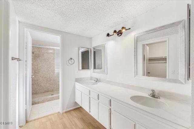 3630 Dallas Drive, Oxnard CA: https://media.crmls.org/mediaz/1c8fdd5e-7aa4-408f-9d1c-8b0e1f252fc6.jpg