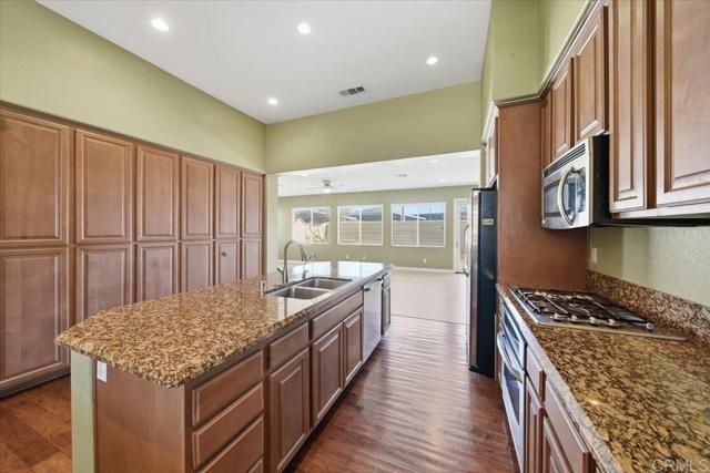 Detail Gallery Image 7 of 44 For 31855 Mccartney Dr, Winchester,  CA 92596 - 3 Beds | 2/1 Baths