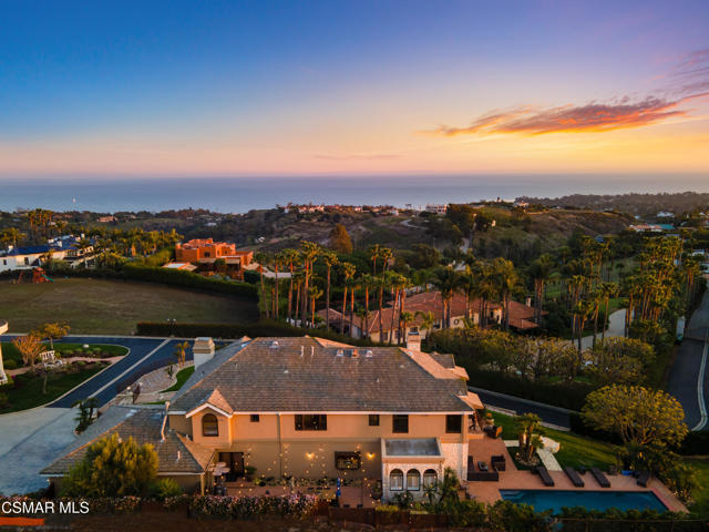 5810 Zumirez Drive, Malibu CA: https://media.crmls.org/mediaz/1c909b30-e5d3-467b-8c2f-b9b5e0ecfa02.jpg