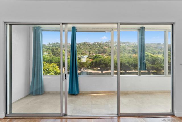 2352 Torrey Pines Rd Unit 9, La Jolla CA: https://media.crmls.org/mediaz/1c90d9c9-7707-41b3-a9ba-def0d764af57.jpg