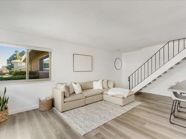 4475 Diamond Street, Capitola CA: https://media.crmls.org/mediaz/1c90f720-0dcf-4bc5-8eea-548bba027cb7.jpg