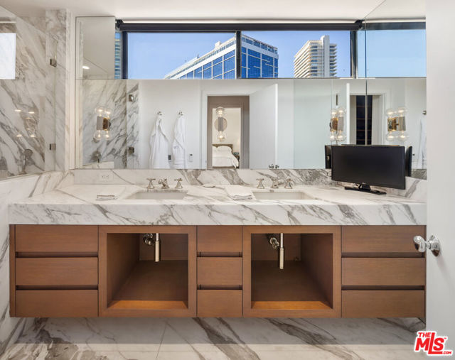 1033 Carol Drive, West Hollywood CA: https://media.crmls.org/mediaz/1c9141a8-ea90-460b-94db-c74d913e9cce.jpg