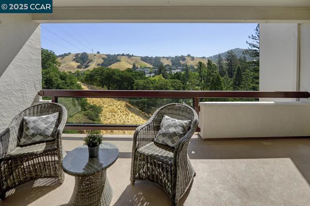 3288 Terra Granada Dr, Walnut Creek CA: https://media.crmls.org/mediaz/1c91d494-33cd-43ff-a42e-d922e4cf6060.jpg