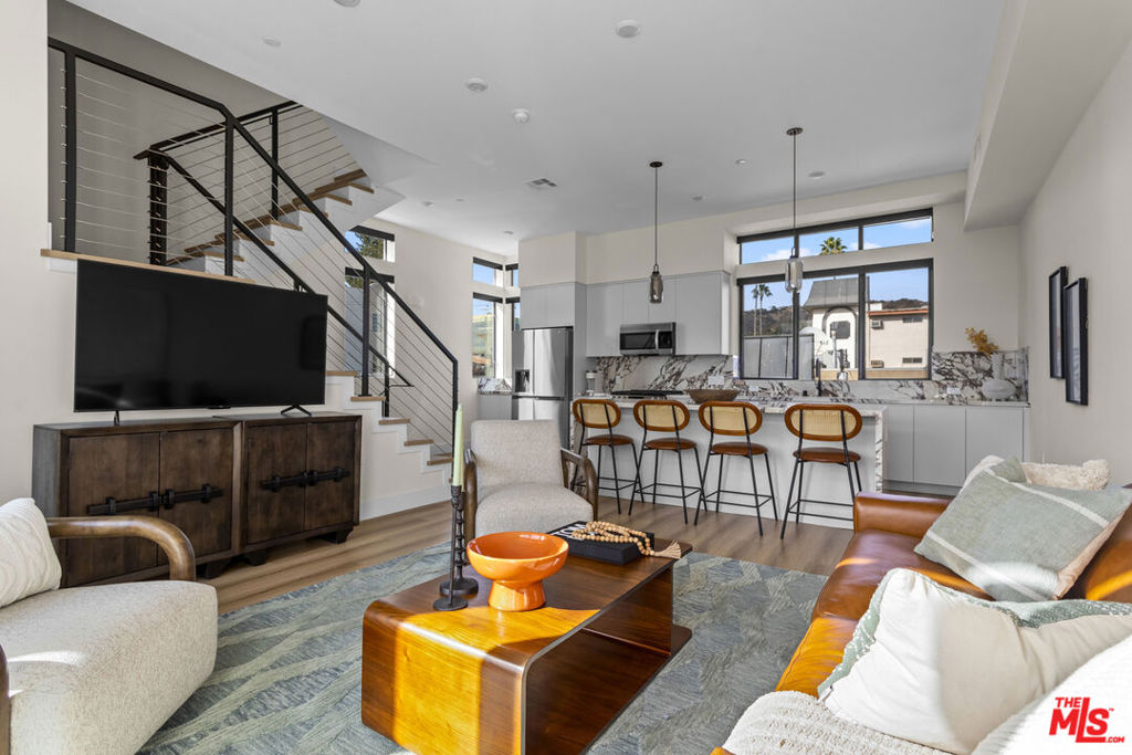 https://media.crmls.org/mediaz/1c91ea69-6eef-4bd8-9016-ace7c2263c53.jpg?preset=X-Large