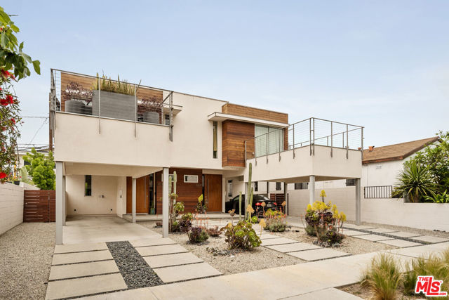 8512 Hargis Street, Los Angeles CA: https://media.crmls.org/mediaz/1c92236f-d785-4755-89d0-228c39423a27.jpg