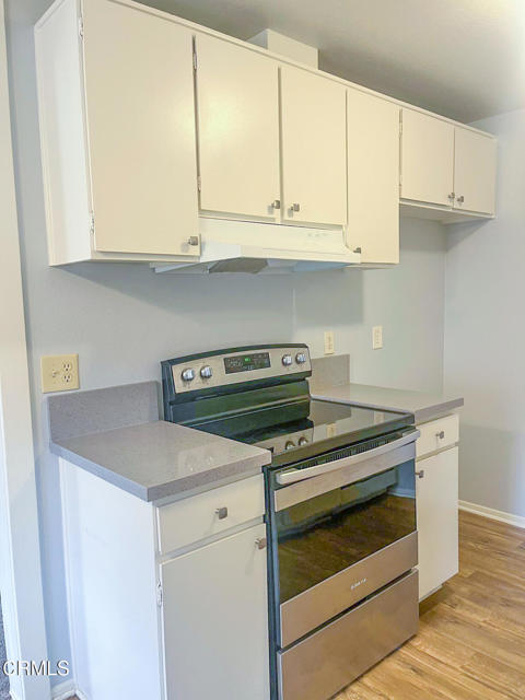 Detail Gallery Image 6 of 12 For 951 Warwick Ave #E4,  Thousand Oaks,  CA 91360 - 2 Beds | 1 Baths