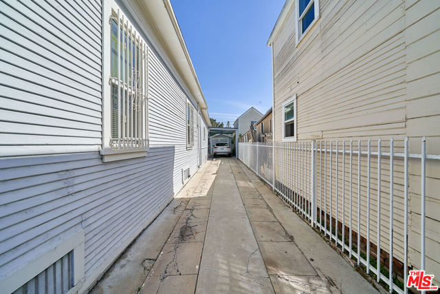 1224 Dewey Avenue, Los Angeles CA: https://media.crmls.org/mediaz/1c927863-02f9-4d56-b5d2-be5bcf1e18c8.jpg
