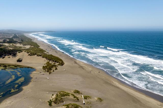 14550 Valley Ford Estero, Valley Ford CA: https://media.crmls.org/mediaz/1c92b2c6-e15e-4bcd-86b5-5e83f46953b9.jpg