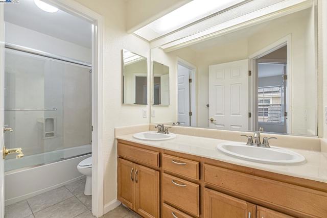 4293 OLIVER WAY, Union City CA: https://media.crmls.org/mediaz/1c92bb8c-215c-49d1-b76b-b449a49bb7f8.jpg