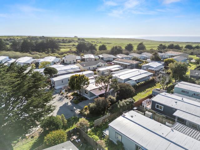 19 Dolphin Court, Half Moon Bay CA: https://media.crmls.org/mediaz/1c92c94c-5f19-403e-a9b7-78a087af59f0.jpg