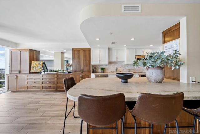 1780 Avenida Del Mundo, Coronado CA: https://media.crmls.org/mediaz/1c92cc6e-4993-47d2-bde7-c4d28027118b.jpg