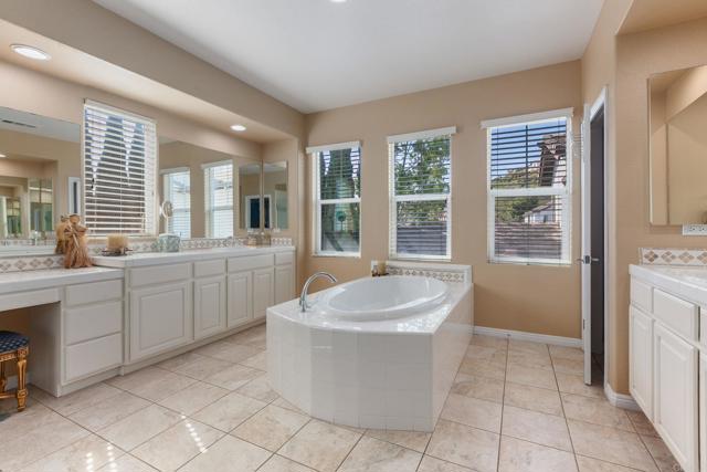 891 Antilla Way, San Marcos CA: https://media.crmls.org/mediaz/1c93373e-d729-45cd-857c-b67720a4724b.jpg