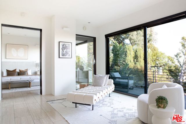 8932 St Ives Drive, Los Angeles CA: https://media.crmls.org/mediaz/1c934830-fe42-43e0-a7f5-1293883e5867.jpg