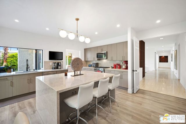 87 Magdalena Drive, Rancho Mirage CA: https://media.crmls.org/mediaz/1c935431-c158-4eea-bd75-3d258313a42d.jpg