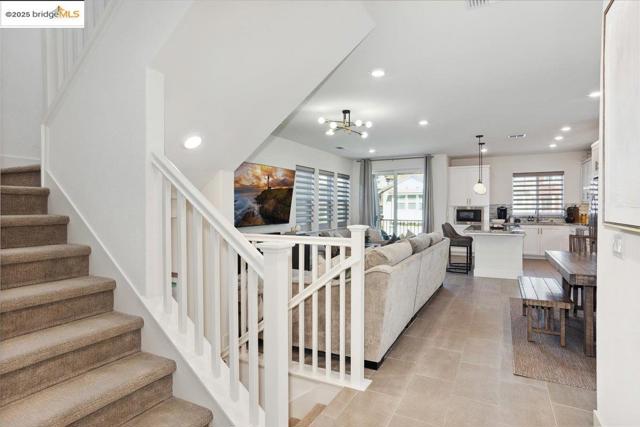 2712 Via Vicenza, San Ramon CA: https://media.crmls.org/mediaz/1c93c051-d329-46e8-995f-d848724571ef.jpg