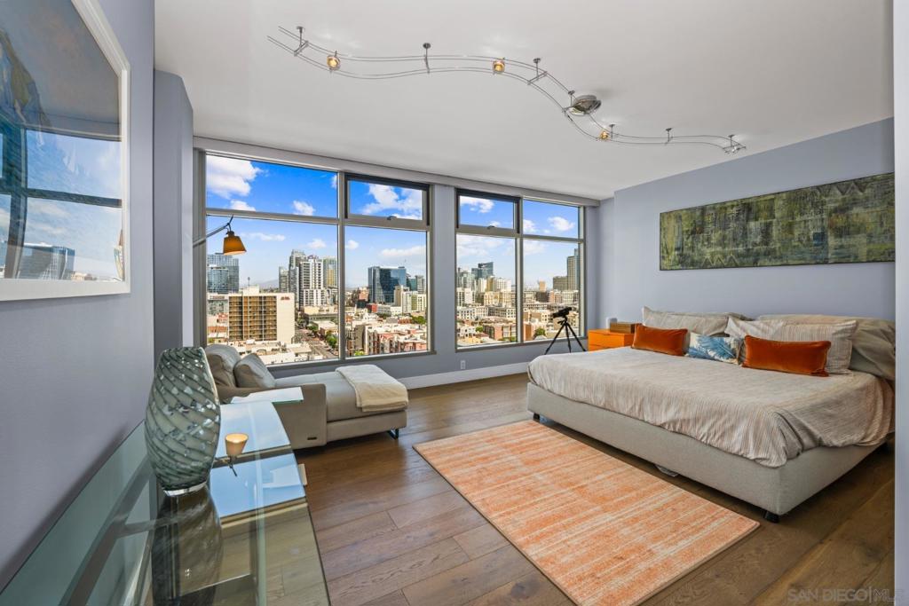 645 Front - photo 20