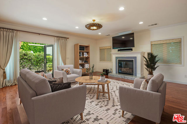 Image 5 of 22 For 806 Crescent Heights Boulevard