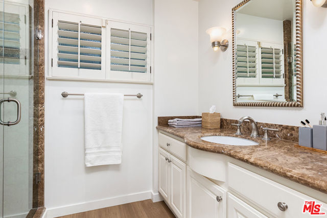 1215 Linda Ridge Lane, Pasadena CA: https://media.crmls.org/mediaz/1c953bbd-354f-4855-8428-1b74b94cf123.jpg