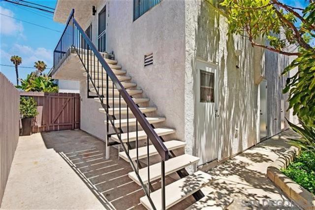1112 1118 Thomas Avenue, San Diego CA: https://media.crmls.org/mediaz/1c95b1a6-0657-41c9-8b46-dd69a37e899c.jpg