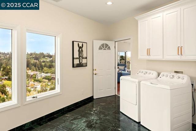 6585 Swainland Rd, Oakland CA: https://media.crmls.org/mediaz/1c95c9ad-c71b-48ef-b643-6cc7fb9b8a1e.jpg