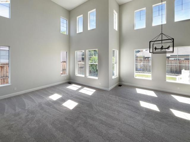5214 Pavilion Ct, Fairfield CA: https://media.crmls.org/mediaz/1c96f5be-2785-4691-9bca-aacf0e4a8365.jpg