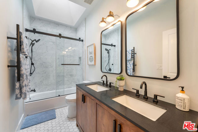 6453 Zuma View Place, Malibu CA: https://media.crmls.org/mediaz/1c975075-7061-4b2c-a57e-68f3c22267ba.jpg