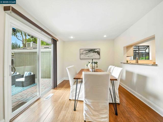 218 Jewel Ter, Danville CA: https://media.crmls.org/mediaz/1c9791b6-809c-4640-9a28-f763890fc06f.jpg